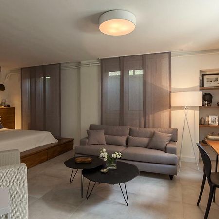 Unique Semi-Basement Stay At The Foot Of The Acropolis Athen Exterior foto