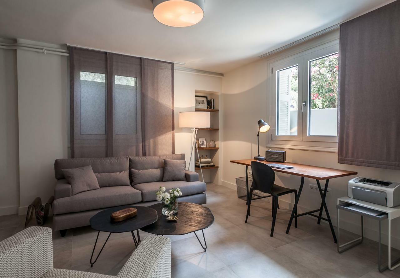 Unique Semi-Basement Stay At The Foot Of The Acropolis Athen Exterior foto